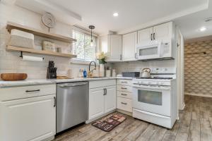 8 Mi to Henry Ford Museum Westland Family Home