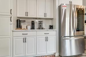 8 Mi to Henry Ford Museum Westland Family Home