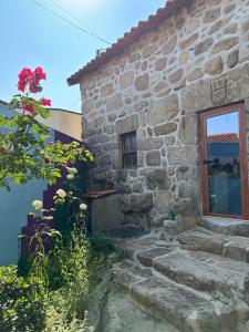 Casa do Arte - Peaceful Retreat with a Pool near Guimarães
