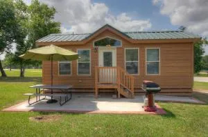 Lake Conroe Two-Bedroom Cabin 13 - Willis