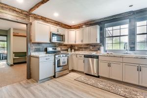 10-Acre Kingston Getaway Sauna and Fire Pit