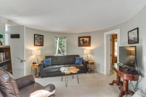 Cabin on Clear Creek A Hobbits Retreat!