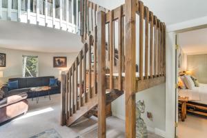 Cabin on Clear Creek A Hobbits Retreat!