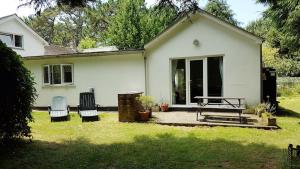 Little Croft, woodland setting sleeps 2 plus 2 kids near Perranporth