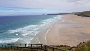 Little Croft, woodland setting sleeps 2 plus 2 kids near Perranporth