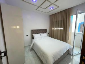 شقة جديدة واسعة للكراء اليومي بمدينة مرتيل