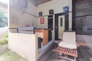 RedDoorz Syariah near Universitas Muhammadiyah Cirebon