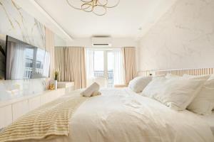 Hotel Like Staycation Near Airport and MOA Porongs Oasis