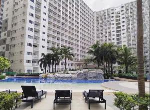 Hotel Like Staycation Near Airport and MOA Porongs Oasis