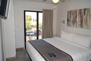 210 Fully Furnished 1BR Suite-Prime Location