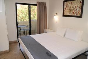 127 Fully Furnished 1BR Suite-Prime Location