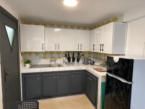 Cozy & Comfy apartment close tospots