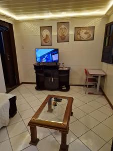 Kitnet Perto de Tudo-Varanda-Garagem