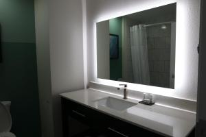 Double Room with Two Double Beds - Non-Smoking room in Sleep Inn & Suites by Choice Hotels I-95 Newest in Kingsland 40 Item Hot Breakfast Sparkling Saltwater Mineral Pool open until 12 Midnight