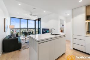 Elevated Luxury at QWR City & River Views