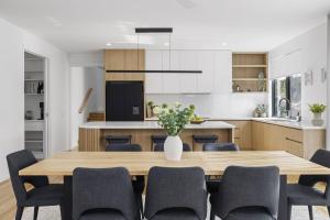 Coastmere at Rye - Luxury Poolside Retreat