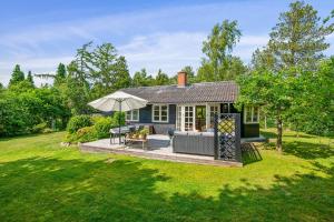 Cozy Summer House Near Boeslum