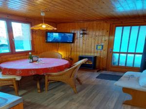 Chalets Chalet in Vosges near Rouge Gazon Ski Resort, cleaning included : photos des chambres