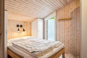 Awesome Home In Ebeltoft With 3 Bedrooms, Sauna And Internet