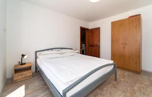 Stunning Apartment In Turanj With Wifi