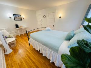 Prime and Precious location The Red House Room3