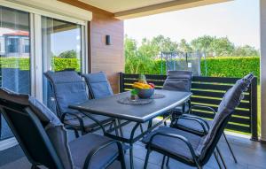 2 Bedroom Awesome Home In Fazana 