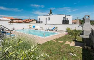 Cozy Apartment In Umag With Wifi