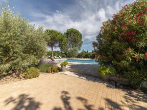 Villas Villa in Carpentras with Private Pool, cleaning included : photos des chambres
