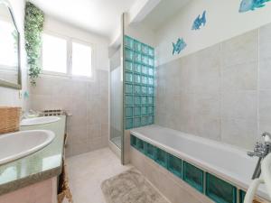 Villas Villa in Carpentras with Private Pool, cleaning included : photos des chambres