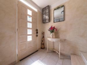 Villas Villa in Carpentras with Private Pool, cleaning included : photos des chambres