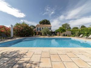 Villas Villa in Carpentras with Private Pool, cleaning included : photos des chambres