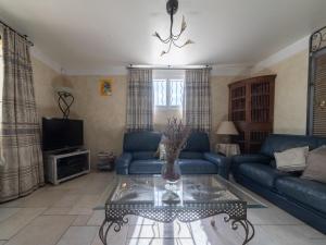 Villas Villa in Carpentras with Private Pool, cleaning included : photos des chambres