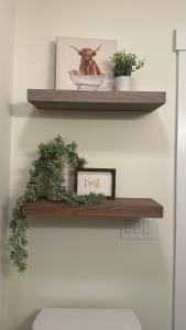 Modern Amish Country Retreat w Hot Tub.