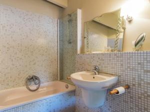Maisons de vacances Holiday Home in Puygareau near Poitiers, cleaning included : photos des chambres