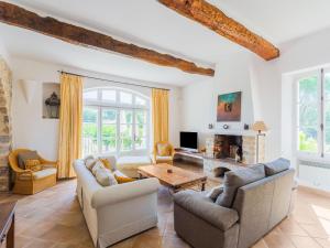 Maisons de vacances Chateau in Lorgues with Pool & Vineyard Views, cleaning included : photos des chambres