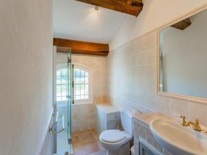 Maisons de vacances Chateau in Lorgues with Pool & Vineyard Views, cleaning included : photos des chambres