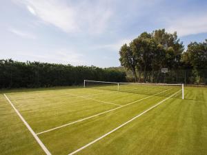 Maisons de vacances Chateau in Lorgues with Pool & Vineyard Views, cleaning included : photos des chambres