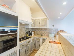 Maisons de vacances Chateau in Lorgues with Pool & Vineyard Views, cleaning included : photos des chambres