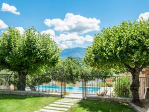 Maisons de vacances Holiday Home in Vaison la Romaine with Pool, cleaning included : photos des chambres