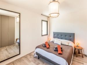 Maisons de vacances Holiday Home in Vaison la Romaine with Pool, cleaning included : photos des chambres