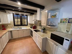 Maisons de vacances Villa in Vidauban with Pool and BBQ, cleaning included : photos des chambres