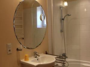 Maisons de vacances Lovely Cottage in Valreas with Swimming Pool : photos des chambres