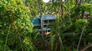 White Pearl - Apartments on the Beach with AC and Pool
