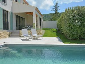 Villas Villa in Malaucene with Heated Pool, cleaning included : photos des chambres