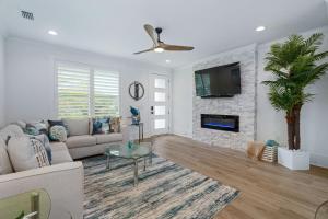 Tipsy Turtle l Heated Pool l Walk to Beach