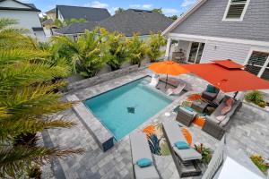 Tipsy Turtle l Heated Pool l Walk to Beach