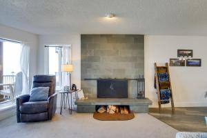 Lincoln City Beach Condo: Clubhouse & Pool Access!