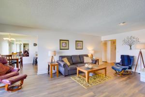 Comfortable Lincoln City Condo with Patio and Views!