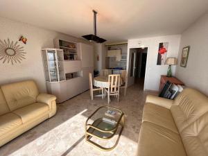 Appartement T2 avec balcon et vue mer, 1er étage, ascenseur, TV, cuisine équipée - FR-1-197-466