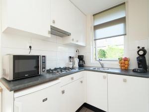 Bungalow in South Holland near the Beach